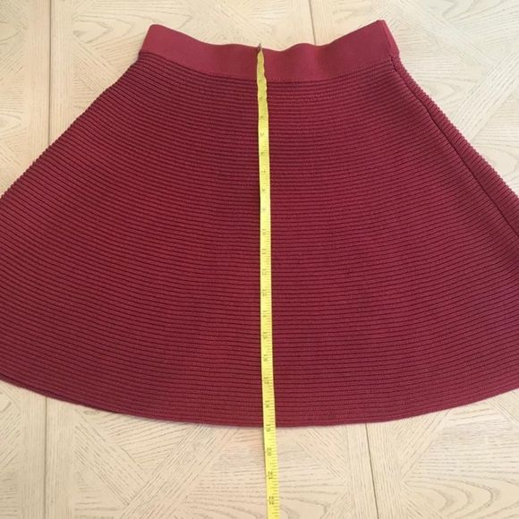 Beautiful wine color knit skirt size Small - Picture 7 of 9